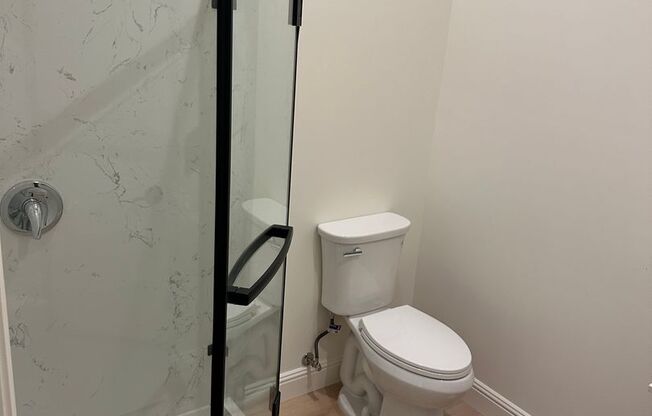 Studio, 1 bath, 300 sqft, $1,912, Unit 6612 Telegraph Ave