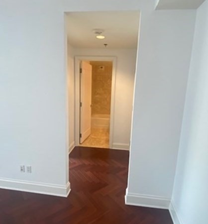1 bed, 1 bath, 725 sqft, $4,000, Unit 701