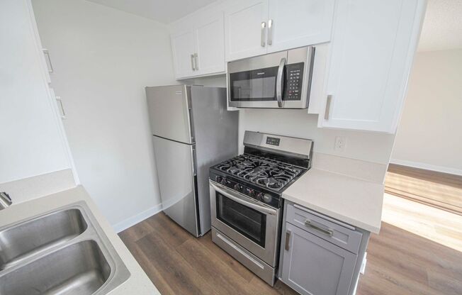 1 bed, 1 bath, $2,350, Unit 33-108