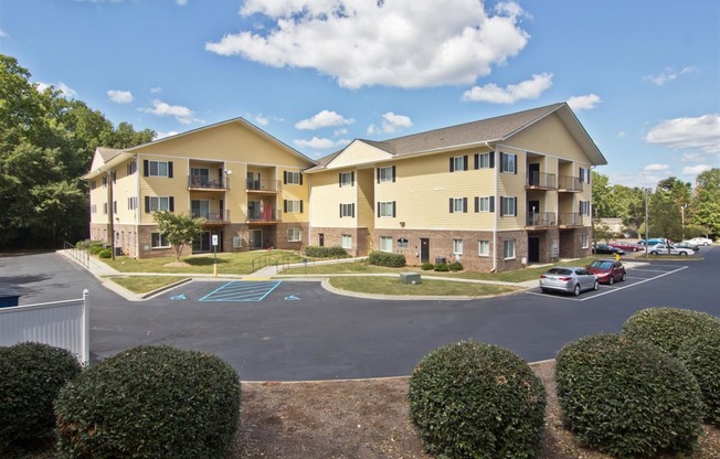 Exterior building and grounds at Lakecrest Apartments, PRG Real Estate Management, Greenville, SC, 29615