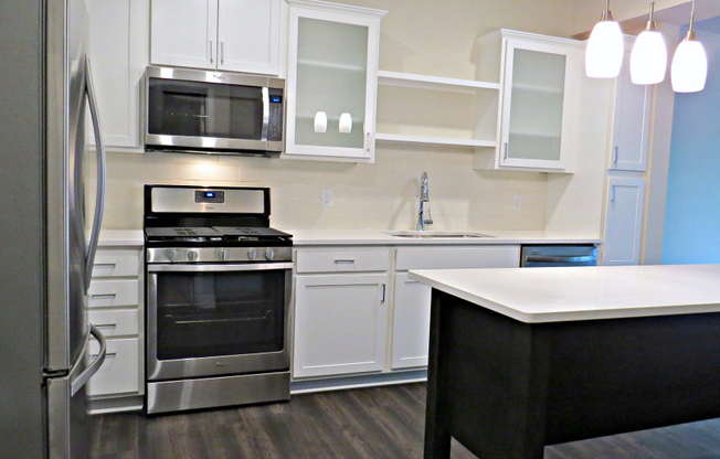 1 bed, 1 bath, 739 sqft, $1,655, Unit 427