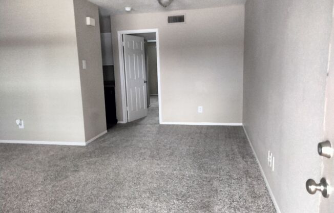 1 bed, 1 bath, 710 sqft, $875, Unit 04HP