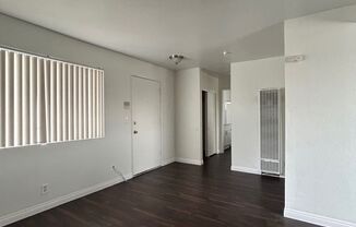 2 beds, 1 bath, $2,095, Unit 06