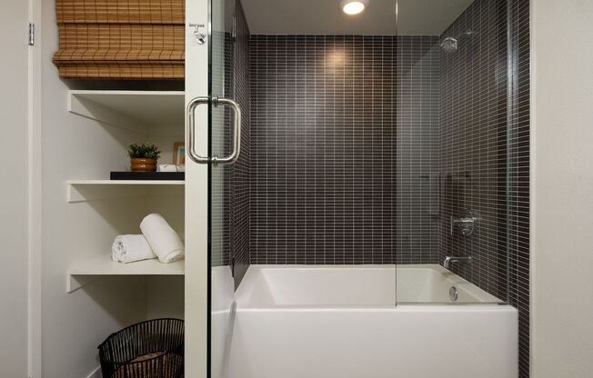 733 N Hudson Ave Apt 203