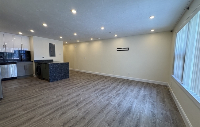 Studio, 1 bath, 500 sqft, $2,900, Unit 305