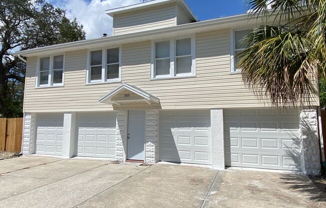 18th Ave S Triplex