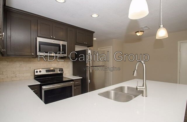 2 beds, 2 baths, 732 sqft, $1,280, Unit 224