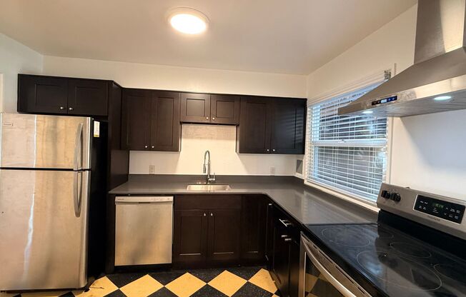 2 beds, 1 bath, 801 sqft, $1,825, Unit 3030-03