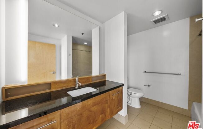 1 bed, 1 bath, 790 sqft, $2,600, Unit 1019