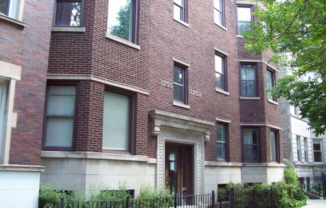 4 Bedroom + Den in Wrigleyville