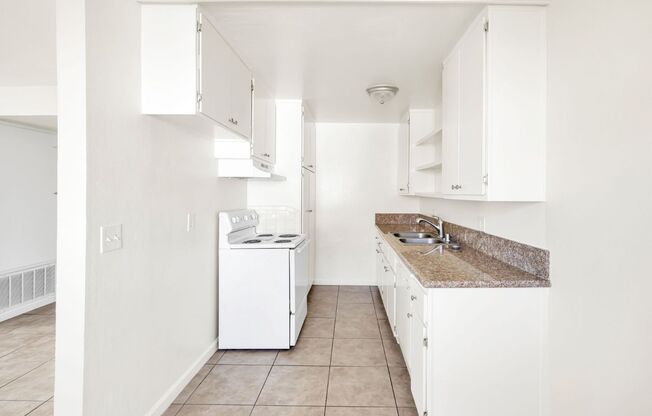 3 beds, 1.5 baths, 950 sqft, $1,970, Unit L-21