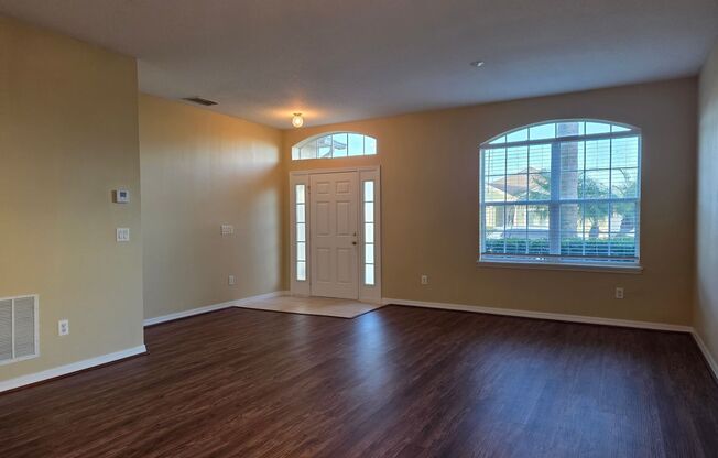 3 Bedroom, 2 Bathroom Home in Sanford!