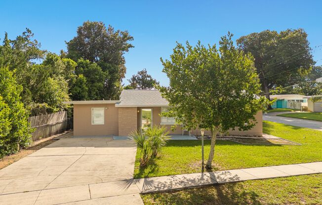 Charming 3 Bedroom Corner Lot Ormond Beach Home