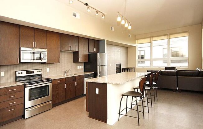 3 beds, 2 baths, 1,050 sqft, $2,600, Unit 407