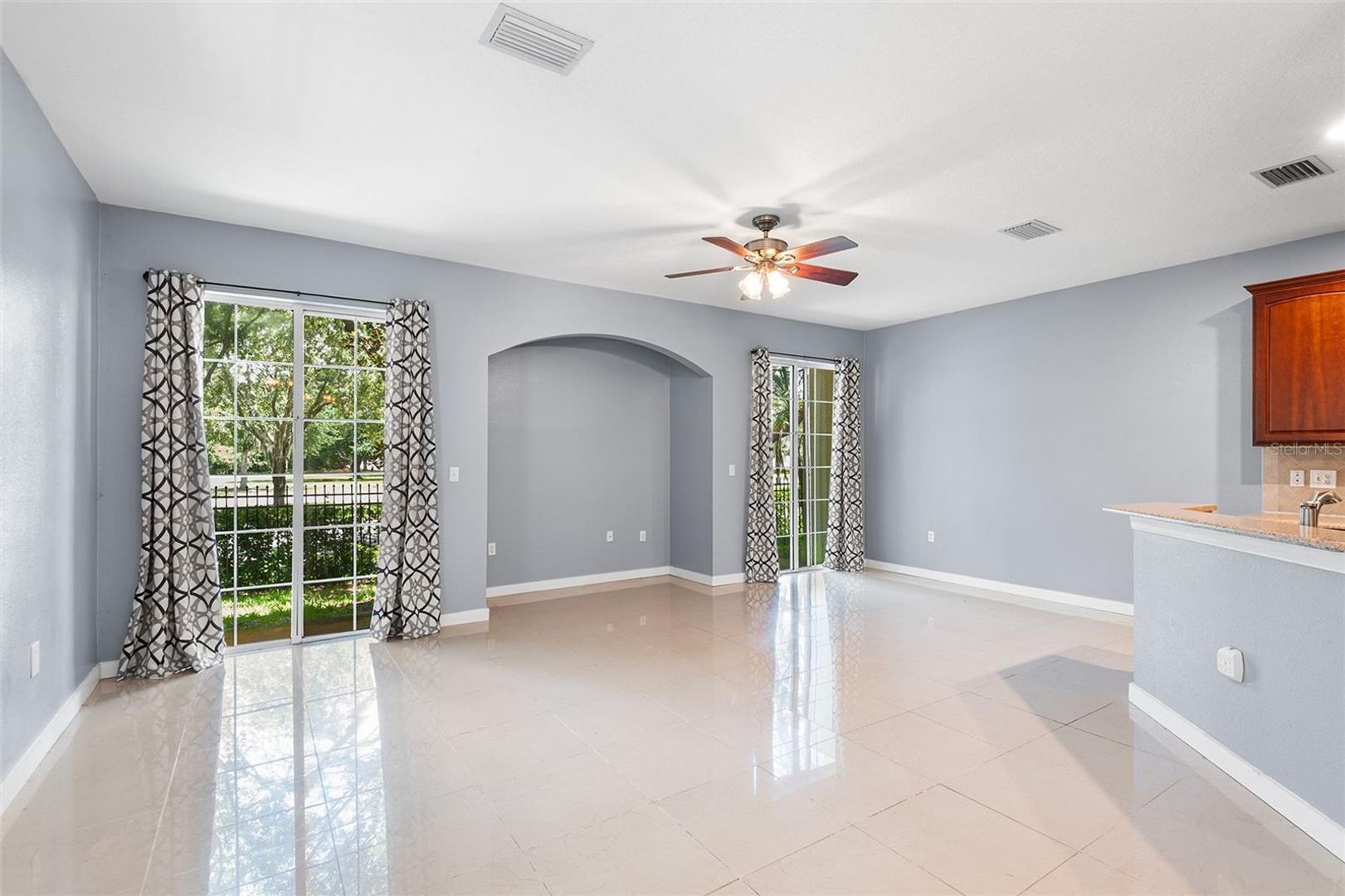 RIVERVIEW TOWNHOME FOR RENT!!