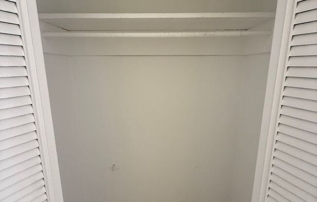 Studio, 1 bath, 295 sqft, $1,175, Unit Old King Edward 731