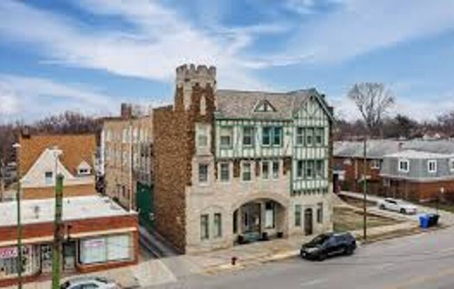 2324 W 111th