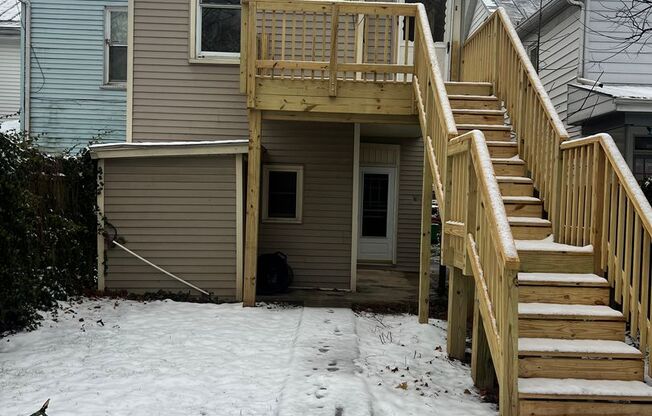 2 beds, 1 bath, $1,250, Unit Apt 2