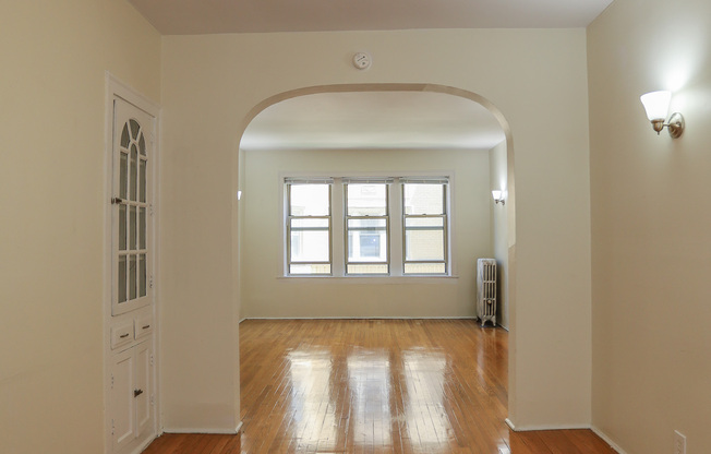 1633 W LUNT