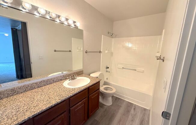3 beds, 2 baths, $1,350, Unit UNIT 1077