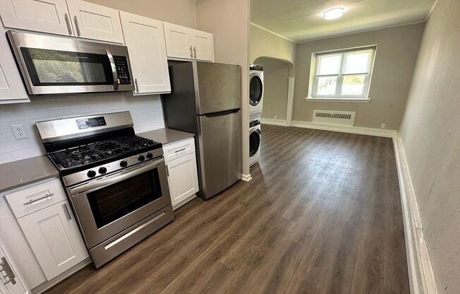 2 beds, 1 bath, 1,035 sqft, $1,595, Unit Unit 17-B