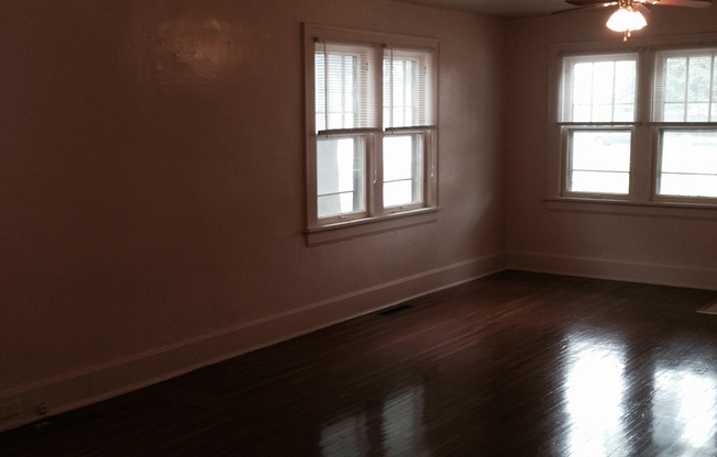 3 bed, 1 bath house just steps from Missouri State University