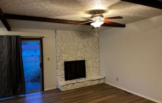 3 beds, 2 baths, $1,295