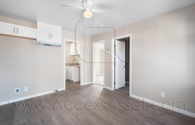 Breezy Open Concept 2 Bed/1 Bath Duplex Home In Perris!