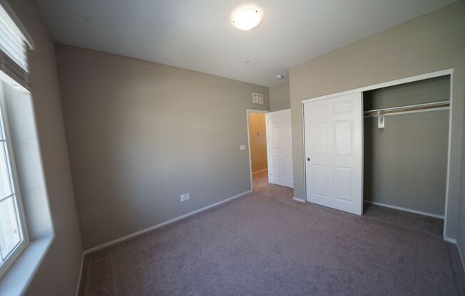 3 beds, 2.5 baths, $1,895, Unit Bldg #7