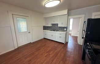 2 beds, 1 bath, 950 sqft, $1,095, Unit 2