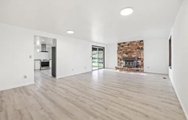 Elegant 4-Bedroom Home on a Corner Lot in West Richland – Updated, Spacious, and Ideally Located