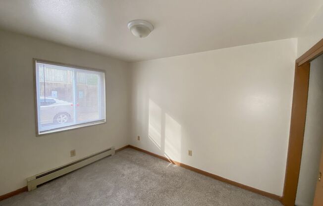 2 beds, 1 bath, 750 sqft, $1,000, Unit 815-5