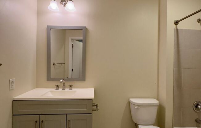 2 beds, 1 bath, 913 sqft, $1,399, Unit 413 Unit 204