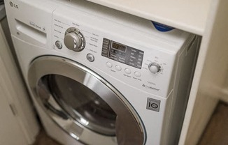 a white washer and dryer sitting next to each other