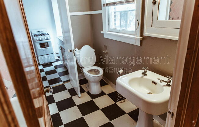 Studio, 1 bath, 675 sqft, $875, Unit 11