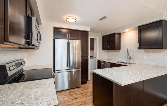 Charming 2bed/2bath Condo in Prime Kirkland Location!