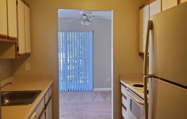 1 bed, 1 bath, 717 sqft, $1,370, Unit A21