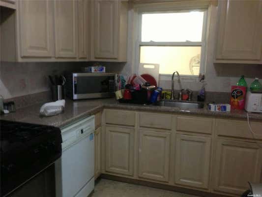 3 beds, 1 bath, $3,200, Unit 2