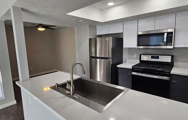 2 beds, 1 bath, 790 sqft, $2,475, Unit L101