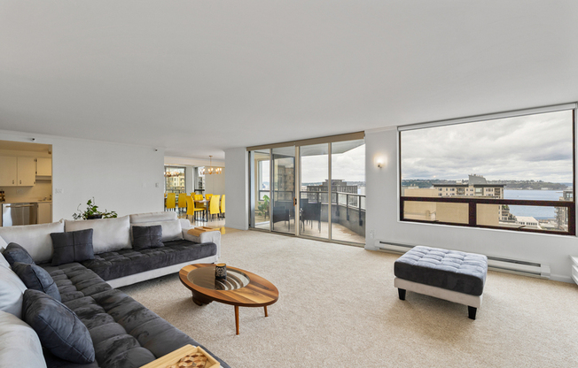 2621 2nd Ave Unit #404