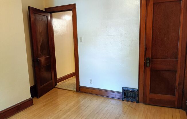 2 beds, 1 bath, $1,395