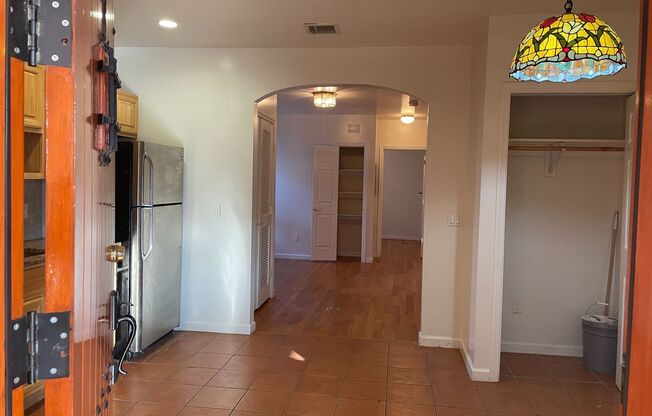 2 beds, 1 bath, 1,100 sqft, $1,999