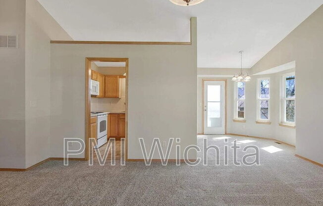 812 S RED OAKS CIR