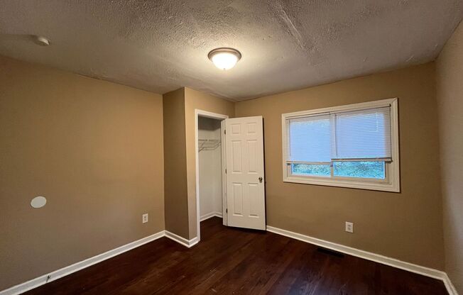 3 beds, 1 bath, $995