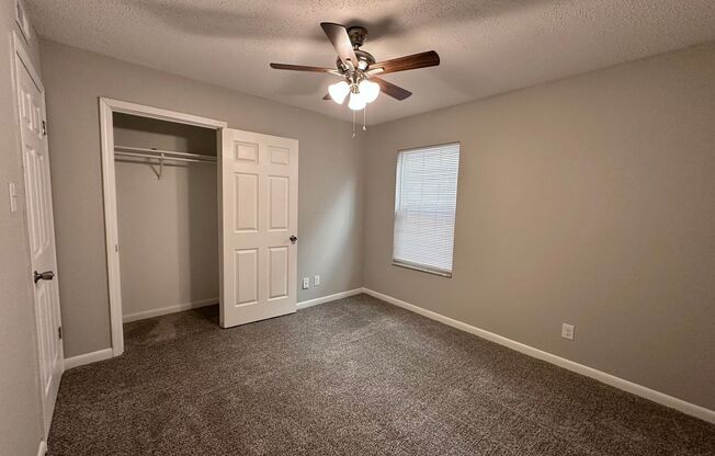 3 beds, 1 bath, 820 sqft, $1,395, Unit 289w