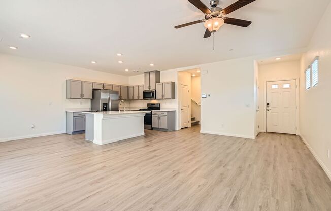Spacious & Smart: Southern Highlands 4-Bedroom with Loft