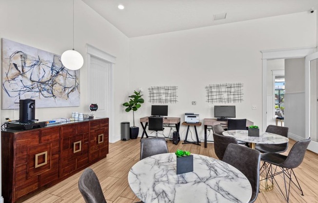 The Crossings at Chapel Hill Apartments in Pasco, Washington Business Center