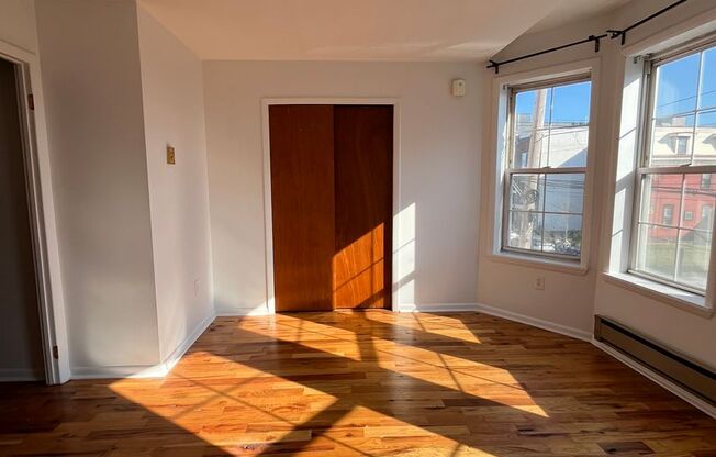 1 bed, 1 bath, $1,075, Unit C