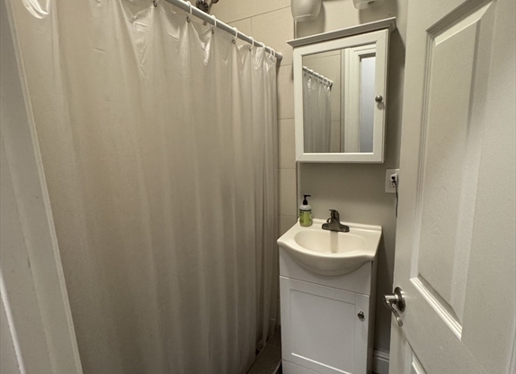 Studio, 1 bath, 450 sqft, $2,300, Unit 108