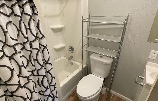 1 bed, 1 bath, $850, Unit Apt. 4